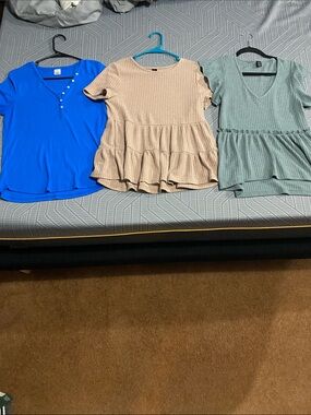 BUNDLE OF WOMENS TOPS